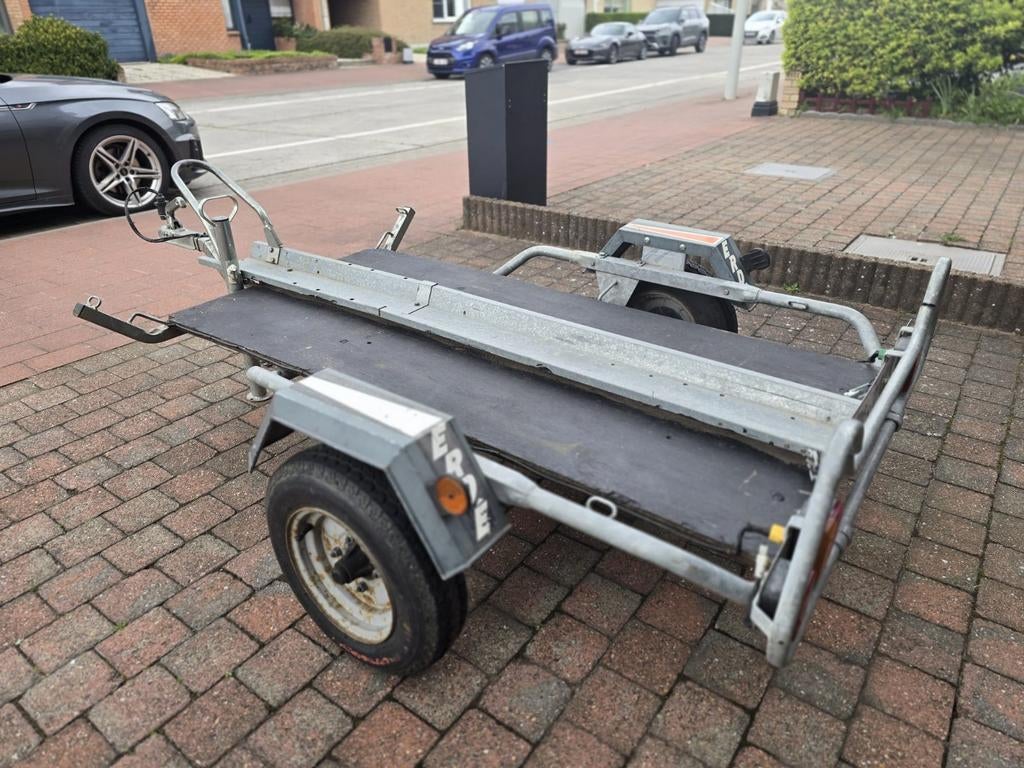 Trailer for 1 moto., Enlèvement