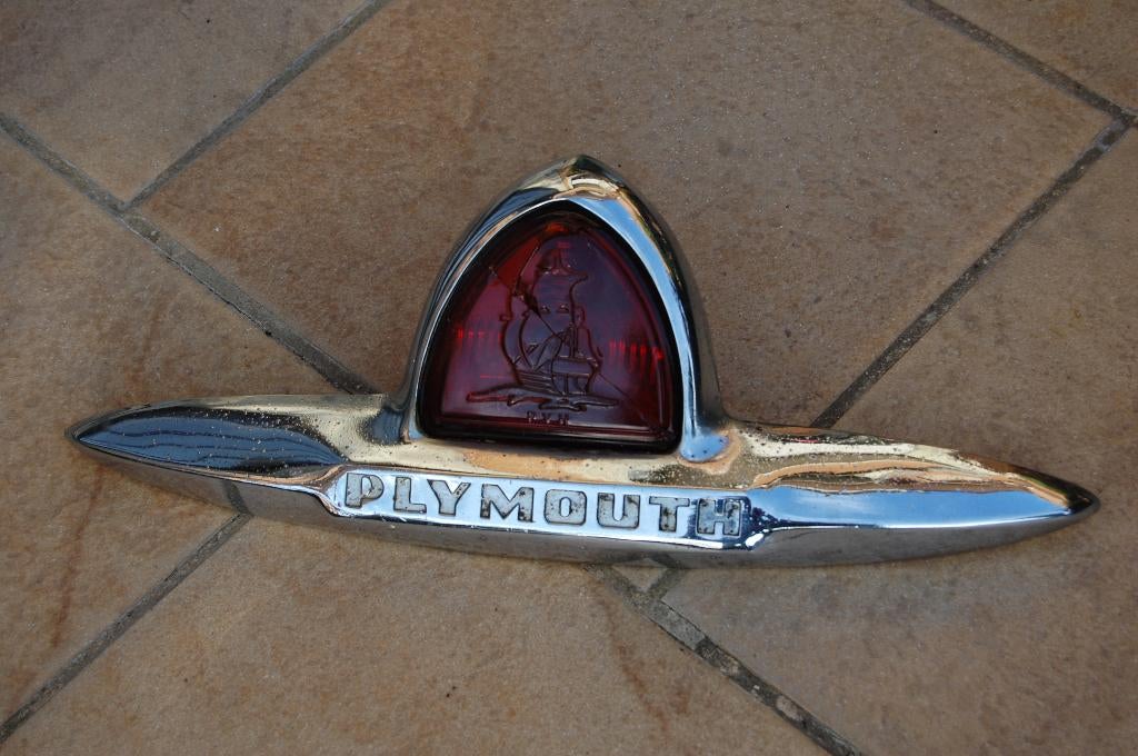 embleme coffre plymouth 1946 usa oldtimer feu arrière, Enlèvement ou Envoi