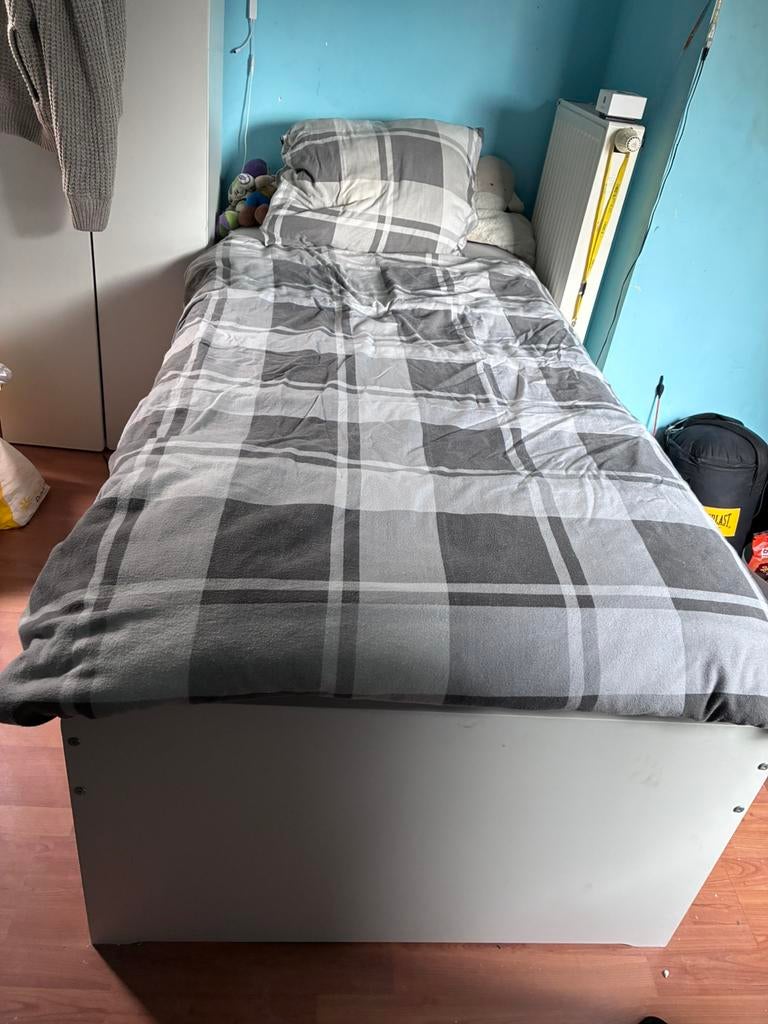 Éenpersoonsbed met lattenbodem 90x200, Ophalen, Zo goed als nieuw, Eenpersoons, Wit