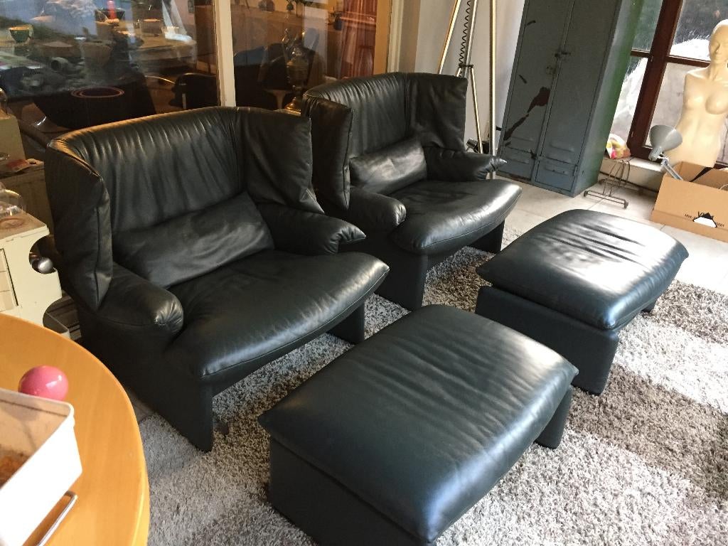 2x lederen relaxzetel Cassina "Portovenere" met voetenbank, Huis en Inrichting, Fauteuils, Gebruikt, Leer, Ophalen