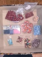 Verzameling kralen in verschillende kleuren en formaten, Hobby en Vrije tijd, Kralen en Sieraden maken, Ophalen of Verzenden