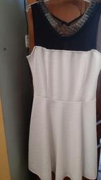 Robe de cocktail chic et festive écru noir XS, Enlèvement ou Envoi, Noir, Robe de cocktail