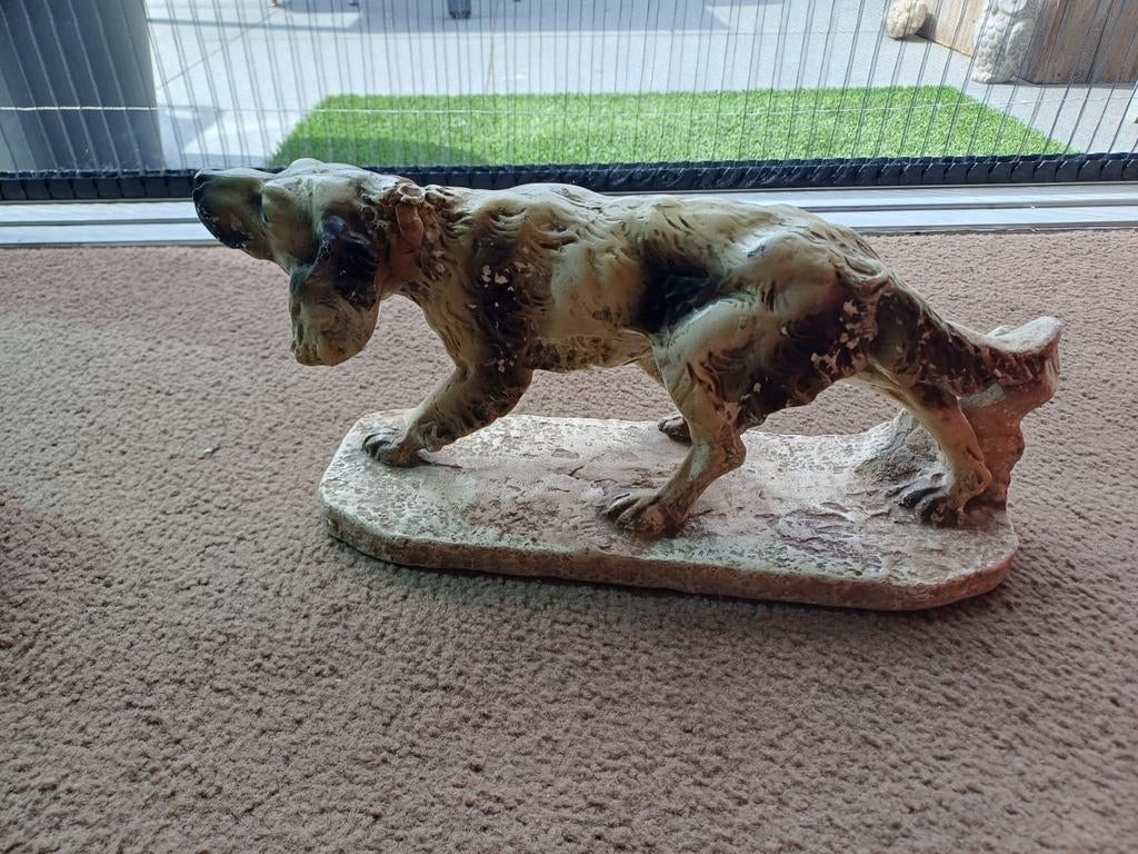 Antiek gipsen beeld van een  jachthond, Antiek en Kunst, Ophalen, Beeld