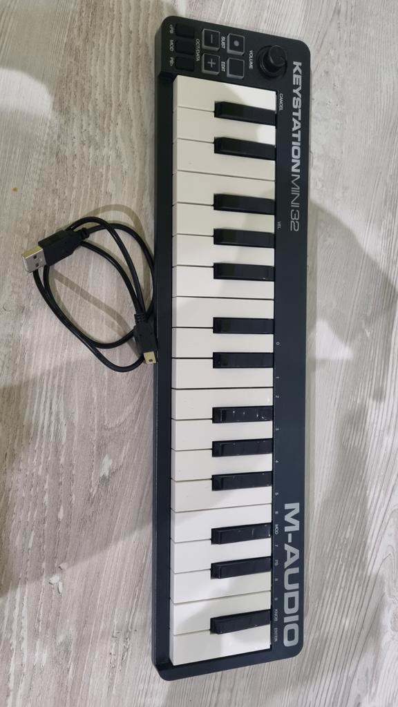 Keyword MIDI, Muziek en Instrumenten, Midi-apparatuur, Zo goed als nieuw, Ophalen of Verzenden