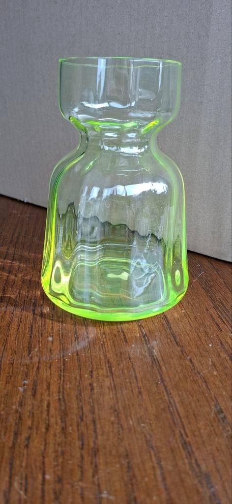 Vase vintage en jacinthe en vert anna/uranium, Enlèvement