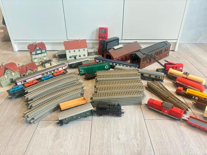 Volledige modeltrein set met sporen, Hobby en Vrije tijd, Modeltreinen | H0, Zo goed als nieuw, Treinset, Roco, Ophalen