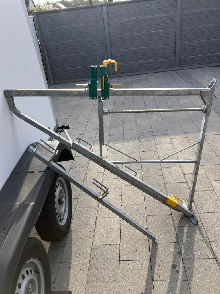 5 muursteunen van macc te koop., Ophalen, Zo goed als nieuw