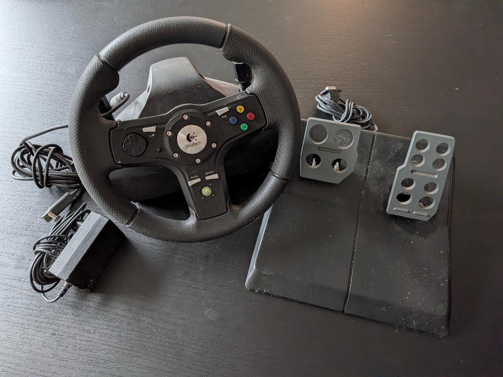 Logitech DriveFX stuur voor Xbox 360, Games en Spelcomputers, Spelcomputers | Xbox | Accessoires, Gebruikt, Xbox 360, Stuurtje of Sportattribuut