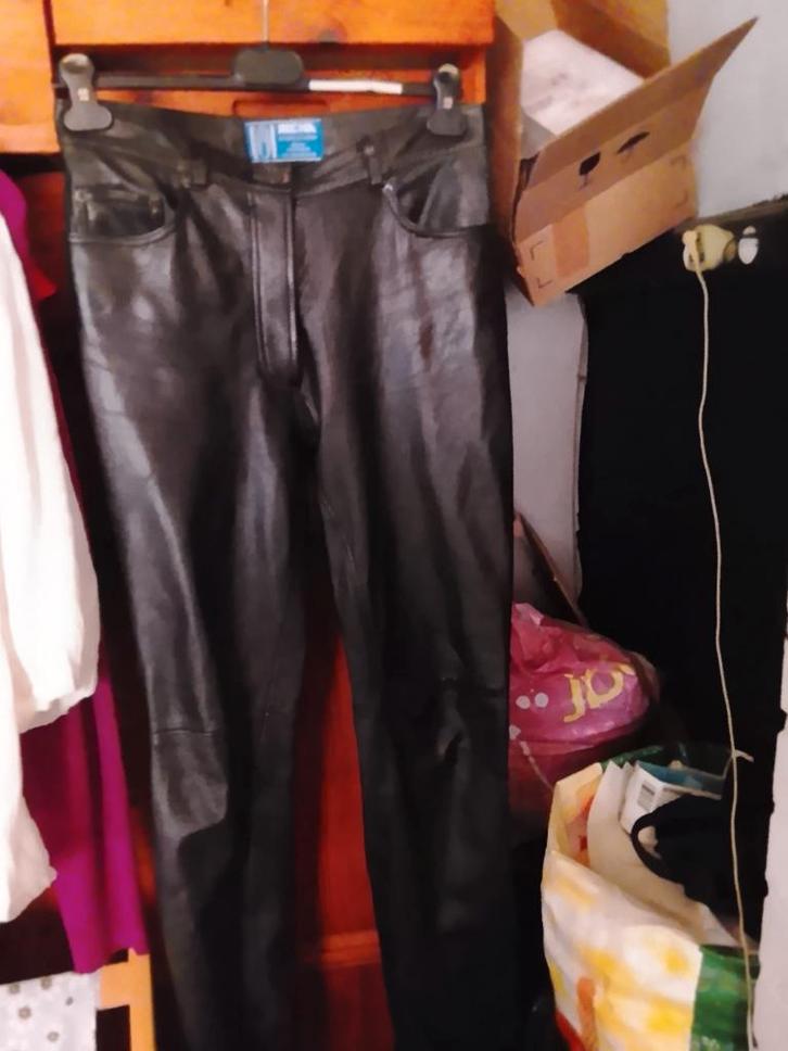Lederen Damesbroek, Kleding | Dames, Broeken en Pantalons, Zo goed als nieuw, Maat 38/40 (M), Zwart, Ophalen