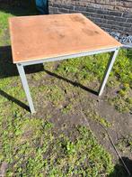 Gratis. Tafeltje .60 CM op 60 CM
Met aluminium onderstel. Gr, Ophalen, Aluminium