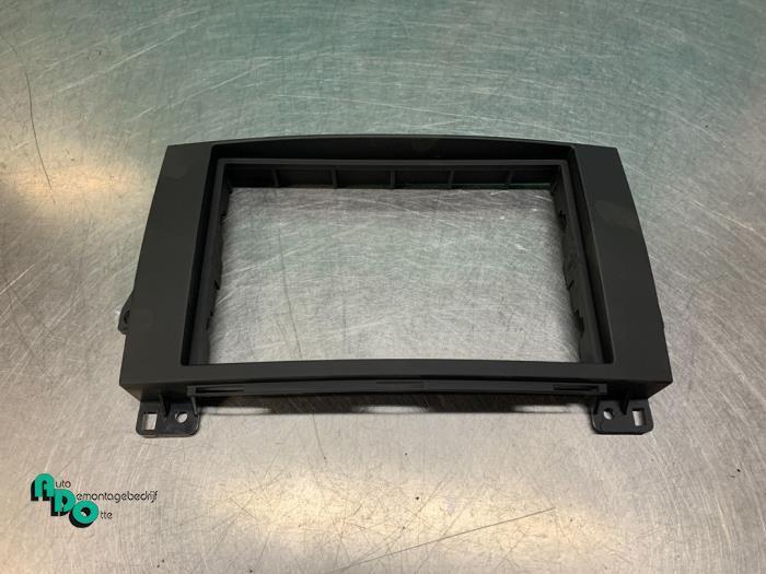 Cadre radio d'un Mercedes Sprinter (Sprinter 06-), Autos : Pièces & Accessoires, Tableau de bord & Interrupteurs, Mercedes-Benz