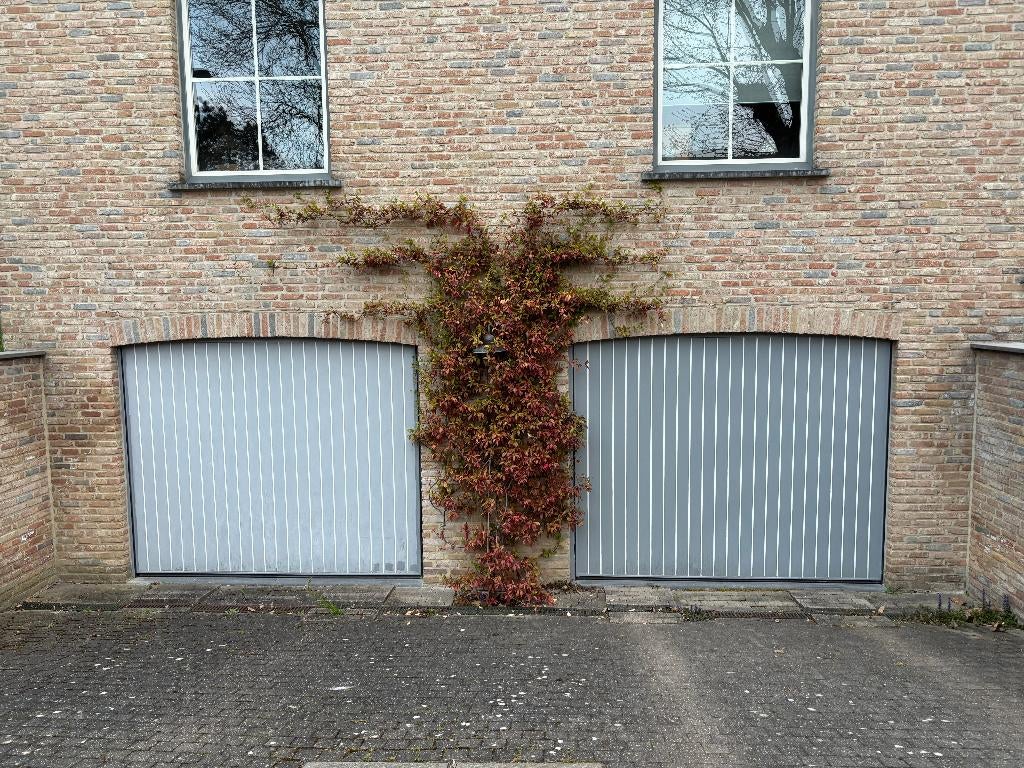 2 portes de garage en bois à vendre CE MATIN !, Bricolage & Construction, Châssis & Portes coulissantes, Utilisé, Bois, Enlèvement