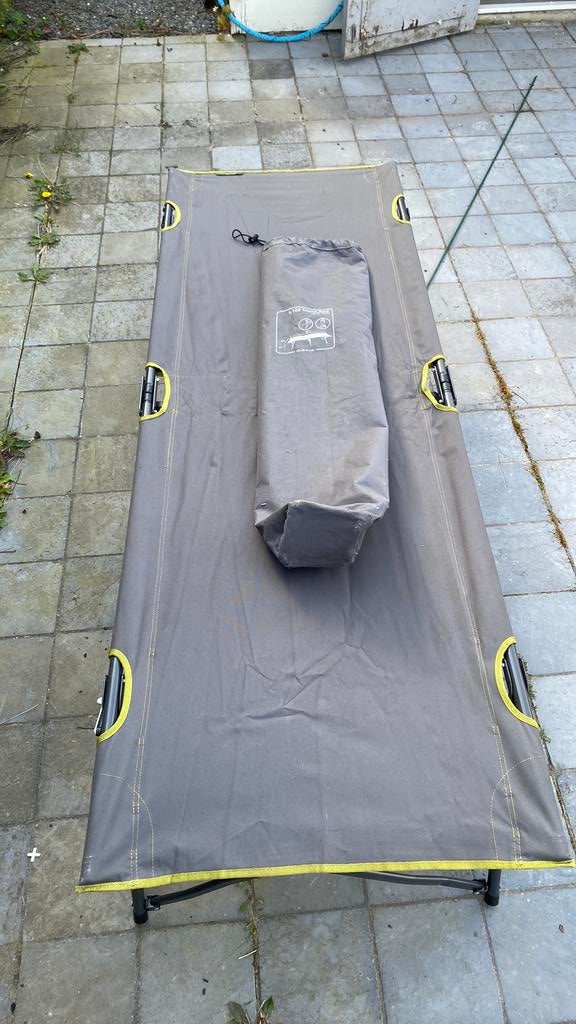 Veldbed, Caravanes & Camping, Tapis de couchage, Enlèvement, Comme neuf