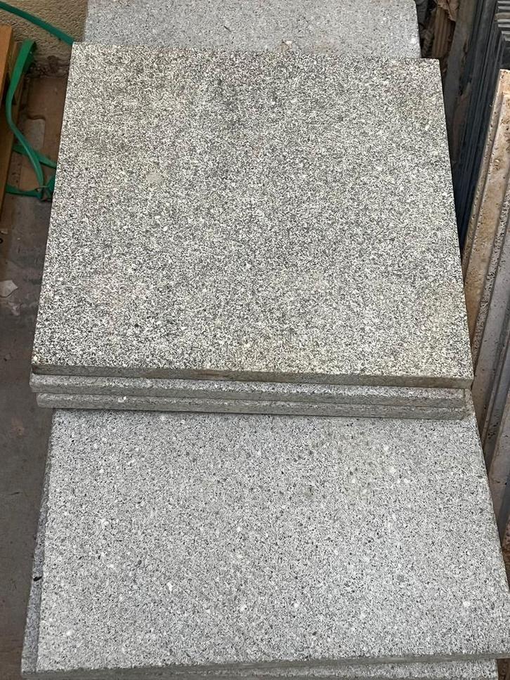 Dalles granit gris 40x40 cm – Pierre naturelle, Jardin & Terrasse, Pavé & Dalles, Pierre naturelle, Enlèvement