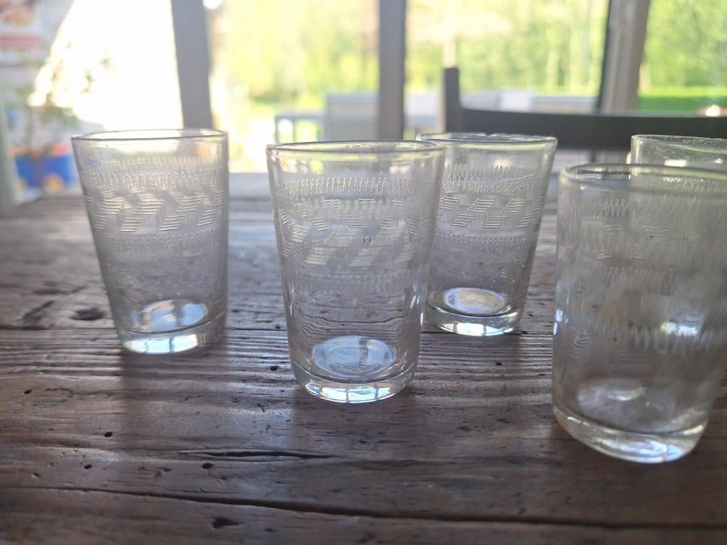 Très anciens verres à liqueur Drop Gin, Collections, Verres & Petits Verres, Enlèvement ou Envoi