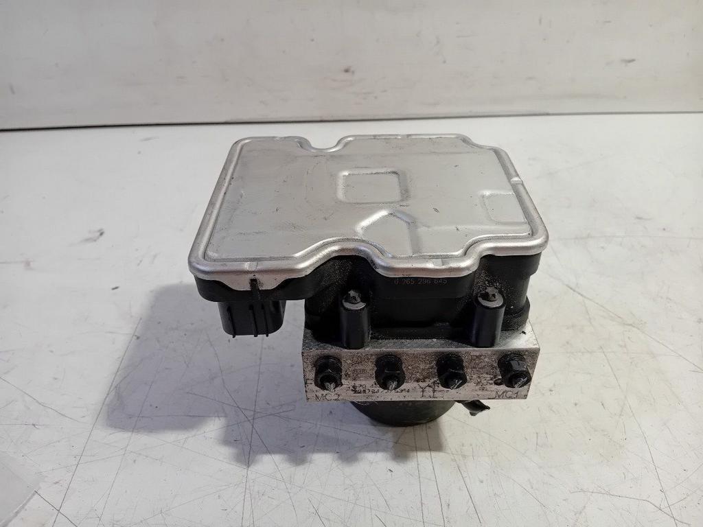 Abs pomp Toyota Yaris, Auto-onderdelen, Onderdelen@venauto.nl, Van der Ven Autorecycling B.V., Gebruikt, Ettenseweg 76, 4706 PB Roosendaal, The Netherlands