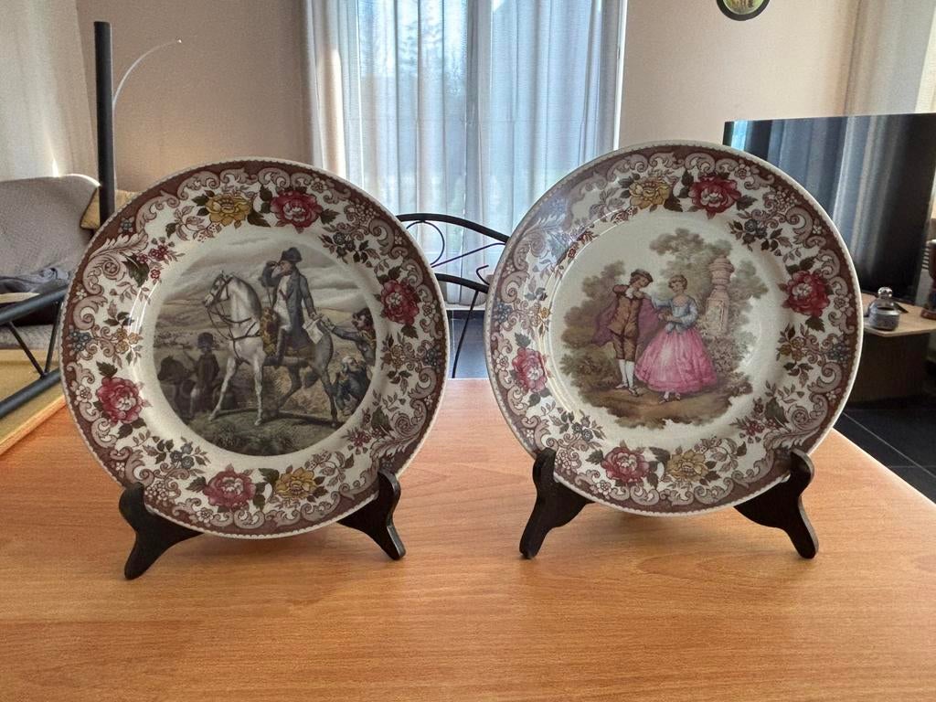 Lot deux assiettes en porcelaine manufacture gloria, Antiquités & Art, Antiquités | Porcelaine, Enlèvement