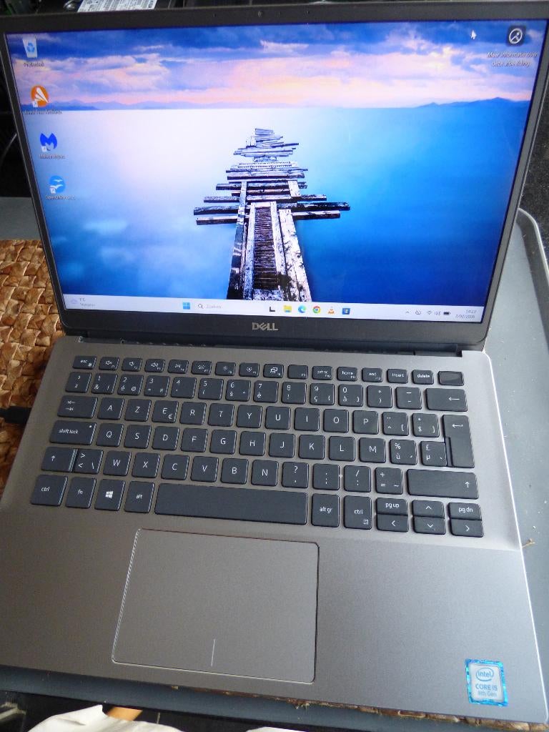 Dell Latitude 3301 I5 8gb ram 512gb SSD 8/9 generatie, Met videokaart, 8 GB, 13 inch, Minder dan 2 Ghz