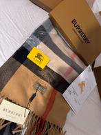 Echarpe Burberry a vendre Burberry sjaal te koop, Kleding | Heren, Mutsen, Sjaals en Handschoenen, Ophalen, Nieuw, Overige maten
