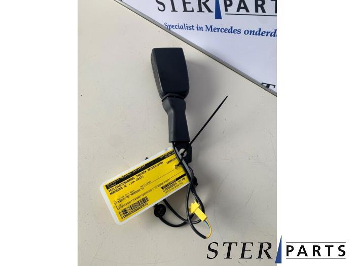Insertion ceinture de sécurité avant droite d'un Mercedes, Autos : Pièces & Accessoires, 3 mois de garantie, Utilisé, -, -