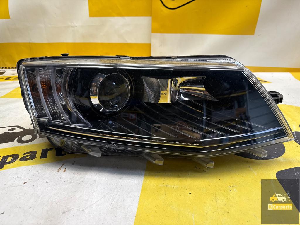 Phare droit bi-x non Skoda Octavia III 5E 12-16 5E1941016B, Autos : Pièces & Accessoires, Infoline@skoda-auto.cz, Tr. Vaclava Klementa 869
293 01  Mlada Boleslav, CZ