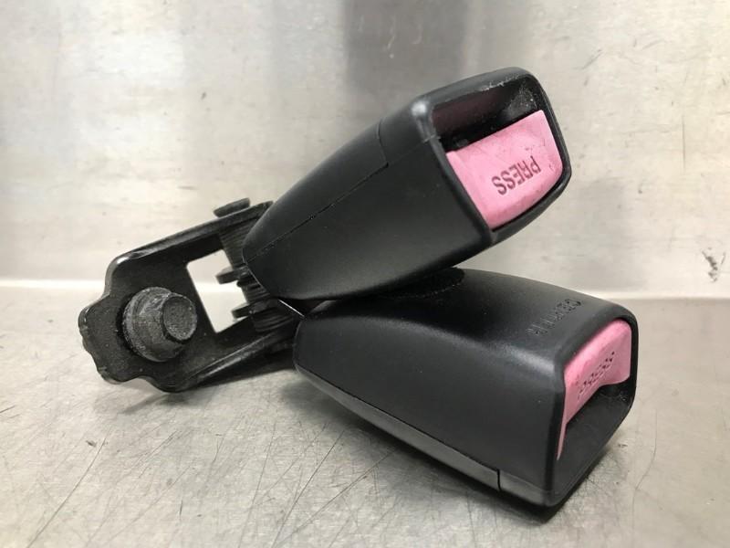 BOUCLE DE CEINTURE ARRIÈRE GAUCHE Kia Pro cee'd (EDB3), Utilisé, Kia