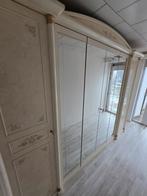 Gratis af te halen:
bank, koelkast, tafel en kledingkast.
Je, Huis en Inrichting, Kasten | Kleerkasten, Ophalen