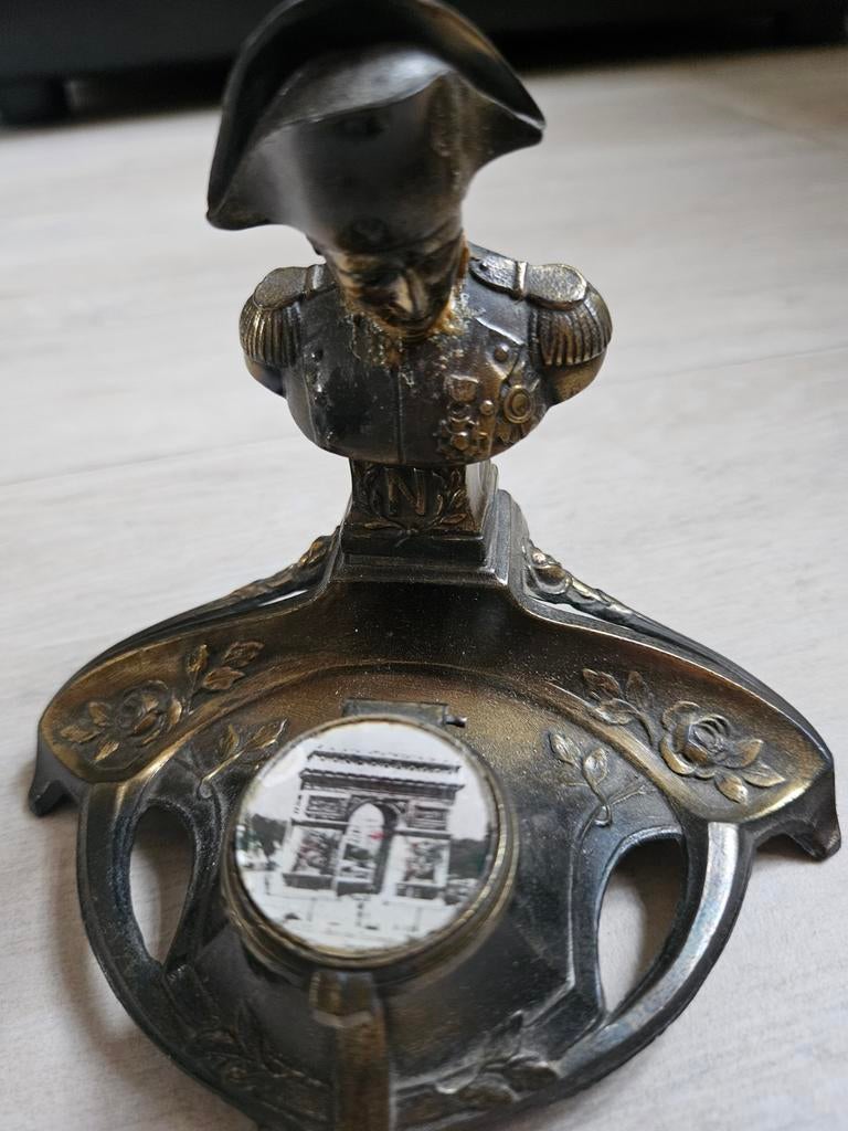 Encrier ancien  Napoléon, Enlèvement