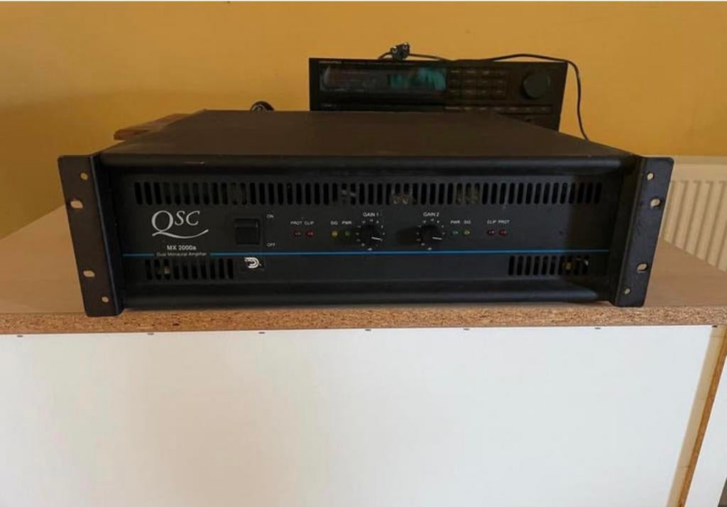 Amplificateur Qsc mx2000a, Musique & Instruments, Enlèvement, Comme neuf