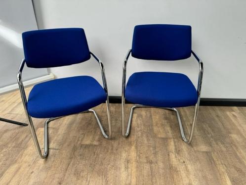 Markant design vergaderstoel blauw, Huis en Inrichting, Zitzakken, Blauw, Ophalen