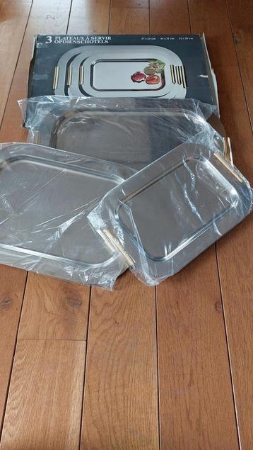 Plateaus  beschikbaar voor biedingen