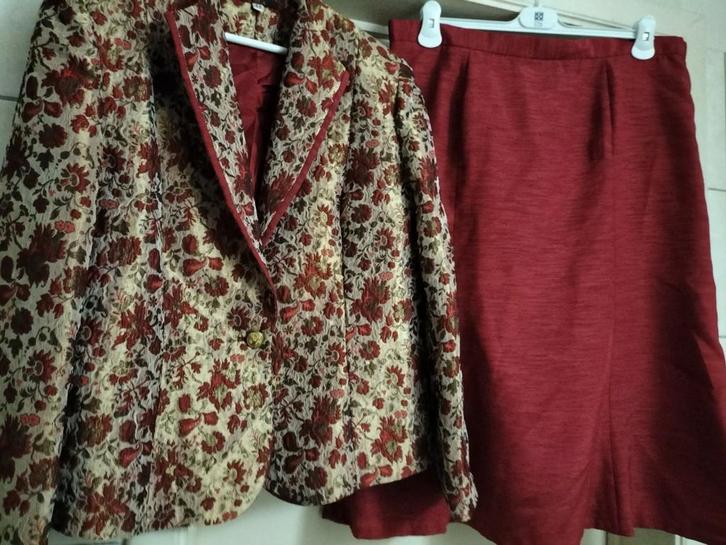 Prachtige set van rok en jasje van Nichi maat 46, Kleding | Dames, Gelegenheidskleding, Nieuw, Maat 46/48 (XL) of groter, Ophalen of Verzenden