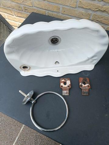 Lavabo klein rustiek beschikbaar voor biedingen