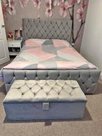 160/200 bed met matras beschikbaar met gratis bezorging, Ophalen of Verzenden, Beige