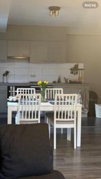 Eetkamertafel met stoelen ikea, Ophalen, Zo goed als nieuw