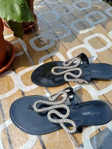 Strand slippers maat 39 beschikbaar voor biedingen
