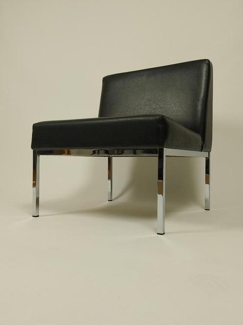Lounge Chair van Kunstleer en Chroom, Jaren 70, Huis en Inrichting, Fauteuils, Gebruikt, Leer, Metaal, 50 tot 75 cm, Minder dan 75 cm
