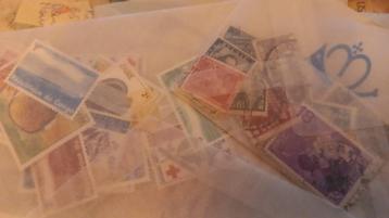 Verzameling van gebruikte postzegels beschikbaar voor biedingen