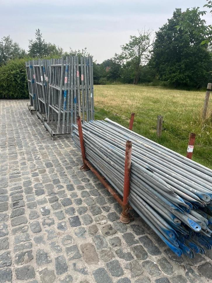 adria kaderstelling galva met vloeren, grote zelf te kiezen, Doe-het-zelf en Bouw, Steigers, Zo goed als nieuw, Overige typen