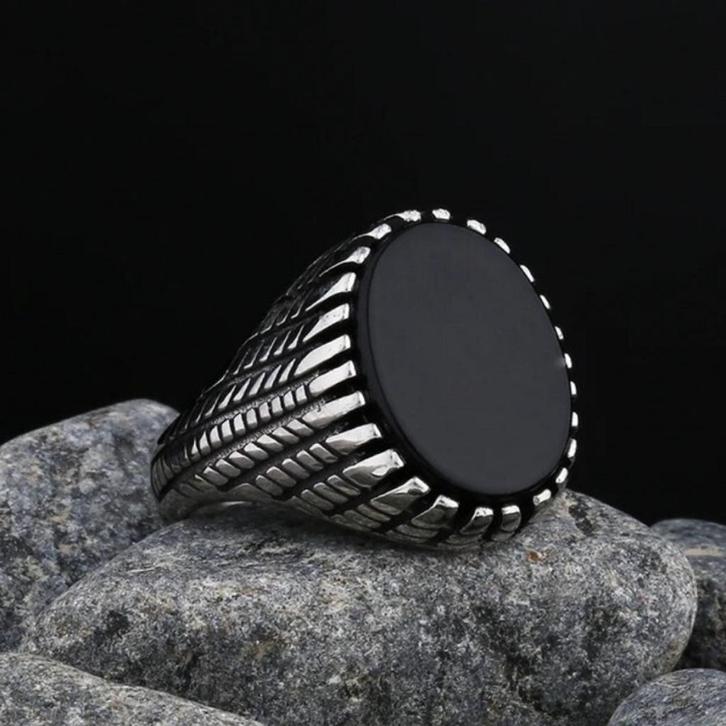 Zegelring met zwarte onyx steen, Handtassen en Accessoires, Ringen, Nieuw, Dame of Heer, Zwart, IJzer of Staal, Met edelsteen