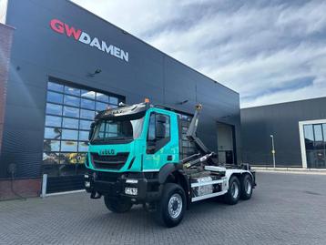 Iveco Trakker 380T45 6x6 Hooklift Euro 6 (bj 2015) beschikbaar voor biedingen