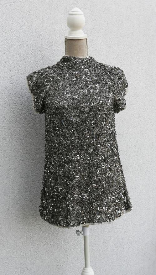 Prachtige zilveren blouse met geborduurde pailletten, maat M, Kleding | Dames, Blouses en Tunieken, Nieuw, Maat 38/40 (M), Ophalen of Verzenden