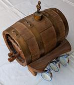 Tonnelet en bois sur socle avec 6 gobelets + Manneken Pis, Antiek en Kunst, Ophalen