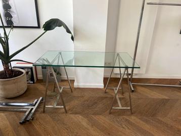 Mid-Century Italiaanse verchroomde stalen tafel beschikbaar voor biedingen