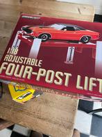 1/18 Four post lift greenlight, Hobby en Vrije tijd, Ophalen of Verzenden, Zo goed als nieuw