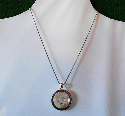 Avon: zeer mooie hanger, echt parelmoer aan ketting, Handtassen en Accessoires, Kettingen, Nieuw, Steen of Mineraal, Zilver, Ophalen of Verzenden