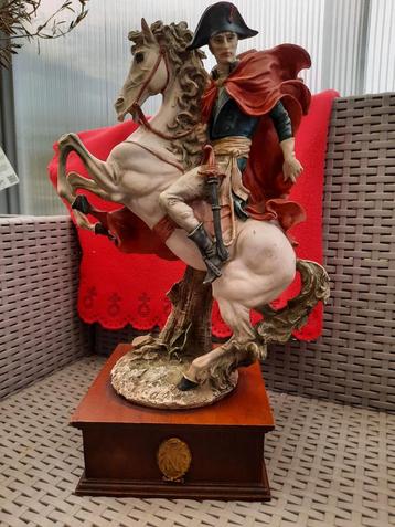 Sculpture de cheval Napoléon, statue en porcelaine de Capodi
