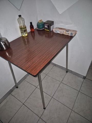 Tafel  beschikbaar voor biedingen