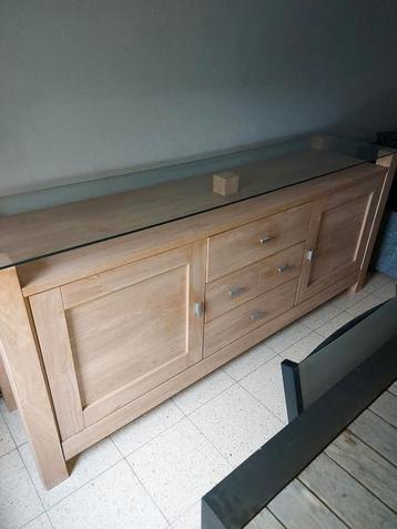 Dressoir + tafel met 6 stoelen beschikbaar voor biedingen