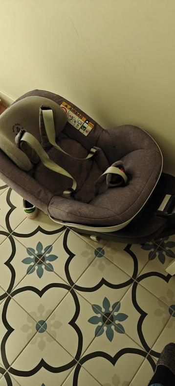 Isofix met bijhorende kinderstoel beschikbaar voor biedingen